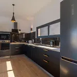 Daire Casa Mozart I Sea View, Pool & Ac Retreat *
