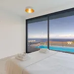Casa Mozart I Sea View, Pool & Ac Retreat Daire