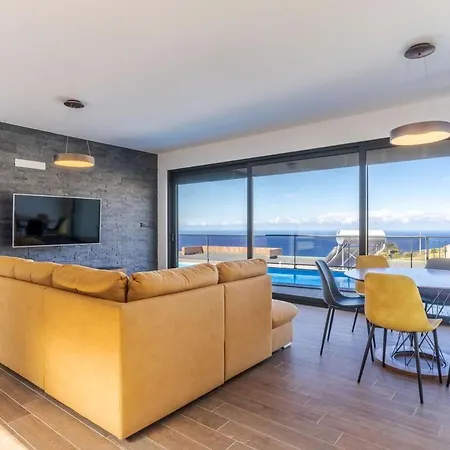 Apartment Casa Mozart I Sea View, Pool & Ac Retreat *