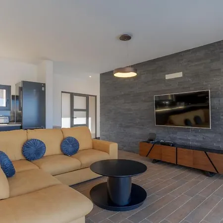 Casa Mozart I Sea View, Pool & Ac Retreat *