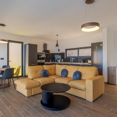 Apartment Casa Mozart I Sea View, Pool & Ac Retreat