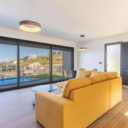 Casa Mozart I Sea View, Pool & Ac Retreat Apartment *